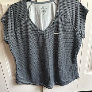 Nike Black and White Short Sleeve Fitted Tee